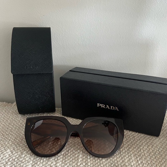 New Authentic PRADA Sunglasses - Picture 4 of 4